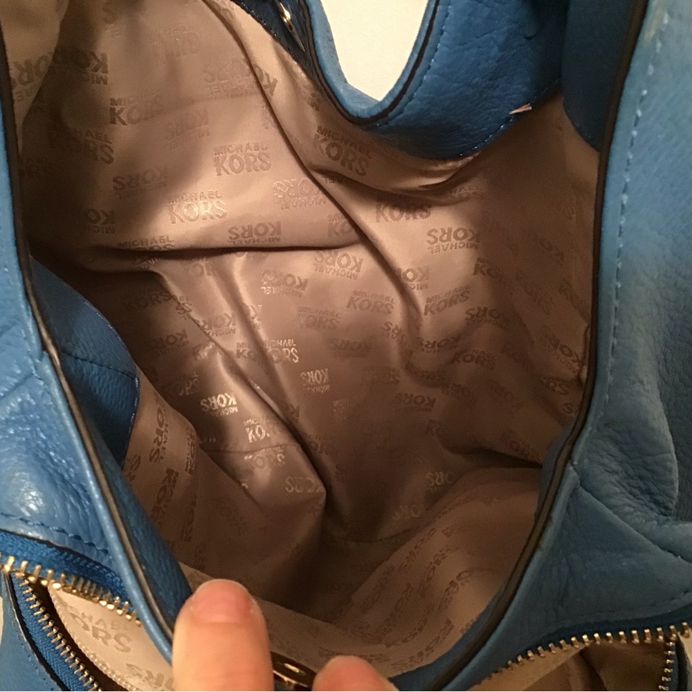 2 PCs Michael Kors Blue Leather Shoulder Bag/Matching Wallet - Picture 10 of 11